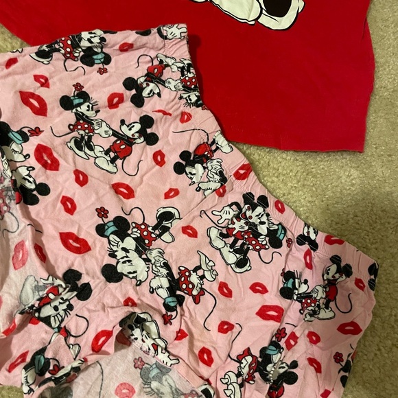 Adorable 💕Disney Minnie and Mickey Mouse women's pj pajama set♥️♥️♥️size M - Picture 5 of 6